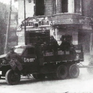 Studebaker 6x6 Tows a 75mm Gun