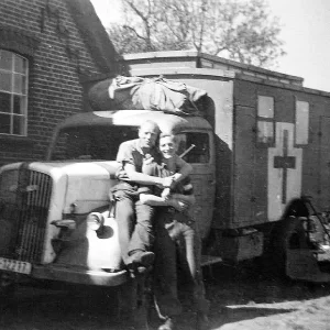 Opel_Blitz_Luftwaffe_with_red_cross