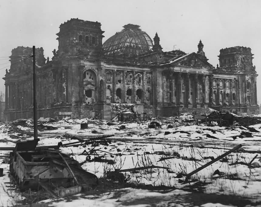 0000-Berlin-Ruins_of_Berlin_Reichstag_Sd.Kfz_._301_Borgward_B_IV_1945.jpg