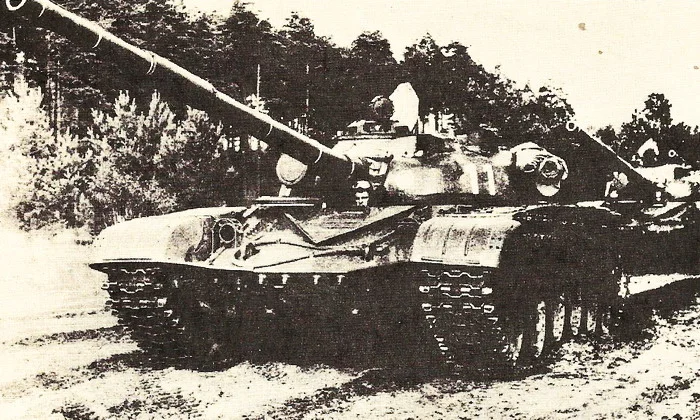 2743582