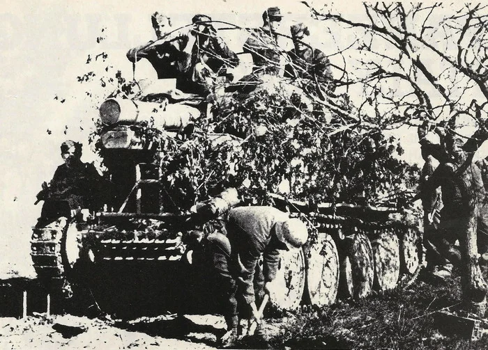 2743612