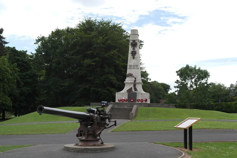 Bangor Cenotaph and U-19 Gun