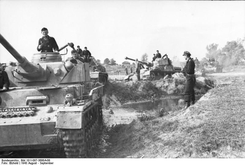 Bundesarchiv_Bild_101I-087-3680A-08_Russland_Panzer_IV | A Military ...