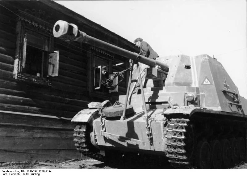 Bundesarchiv_Bild_101I-197-1239-21A_Russland-Mitte_Panzerj_ger_Marder_II_