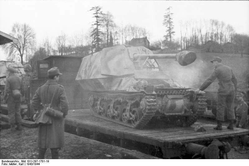 Bundesarchiv_Bild_101I-297-1701-19_Im_Westen_Panzerj_ger_Marder_I_