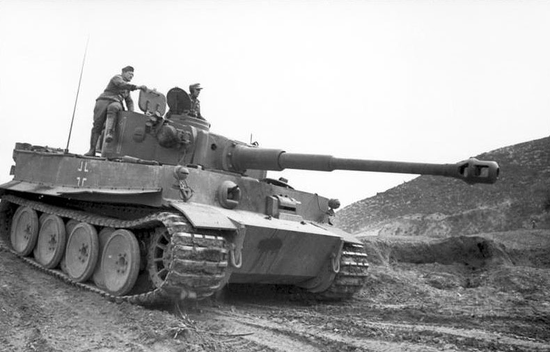 Bundesarchiv_Bild_101I-554-0872-35_Tunesien_Panzer_VI_Tiger_I_