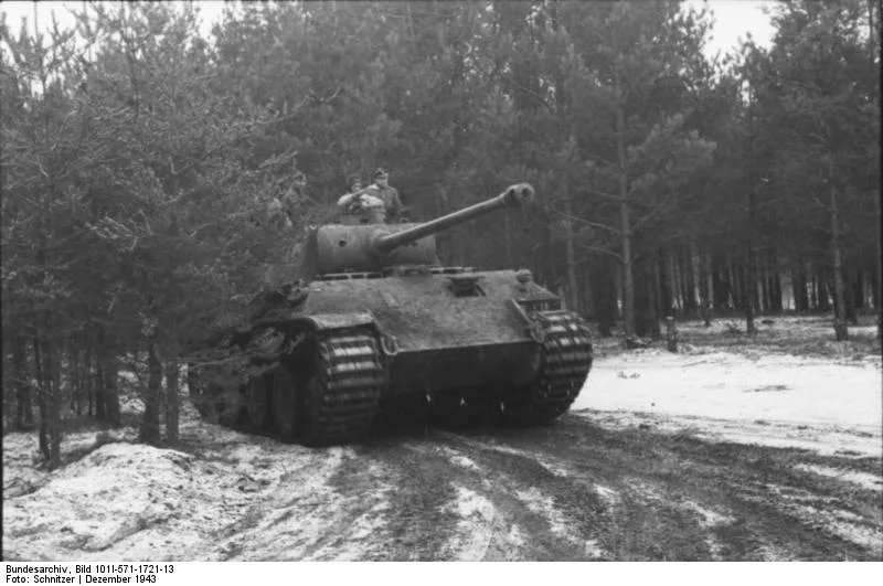 Bundesarchiv_Bild_101I-571-1721-13_Russland_Panzer_V_Panther_