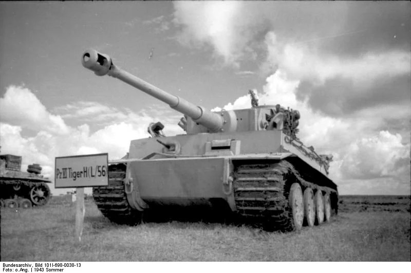 Bundesarchiv_Bild_101I-698-0038-13_Russland_Panzer_VI_Tiger_I_