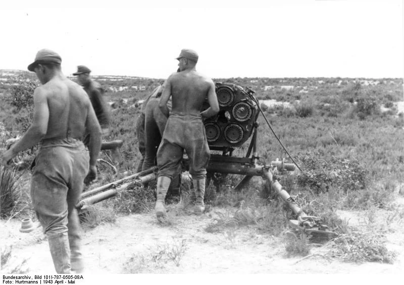 Bundesarchiv_Bild_101I-787-0505-08A_Nordafrika_21cm_Nebelwerfer