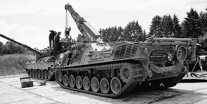 Canadian Leopard ARV | MilitaryImages.Net