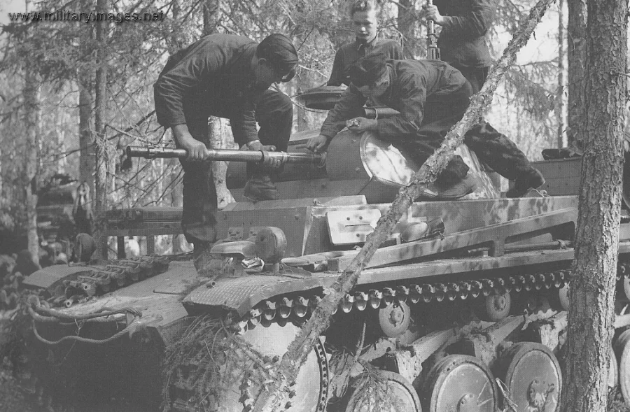 Crew is checking the weapons of their Pz.Kpfw II