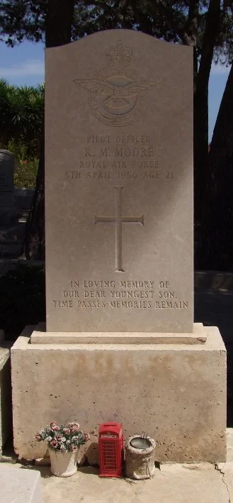 Kenneth Maddison MOORE