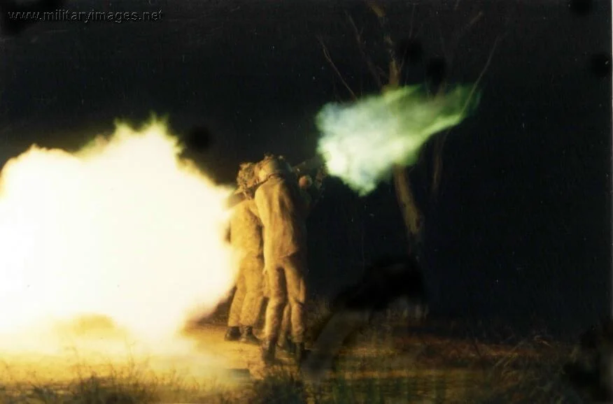 Launching the 84mm recoilless rifle