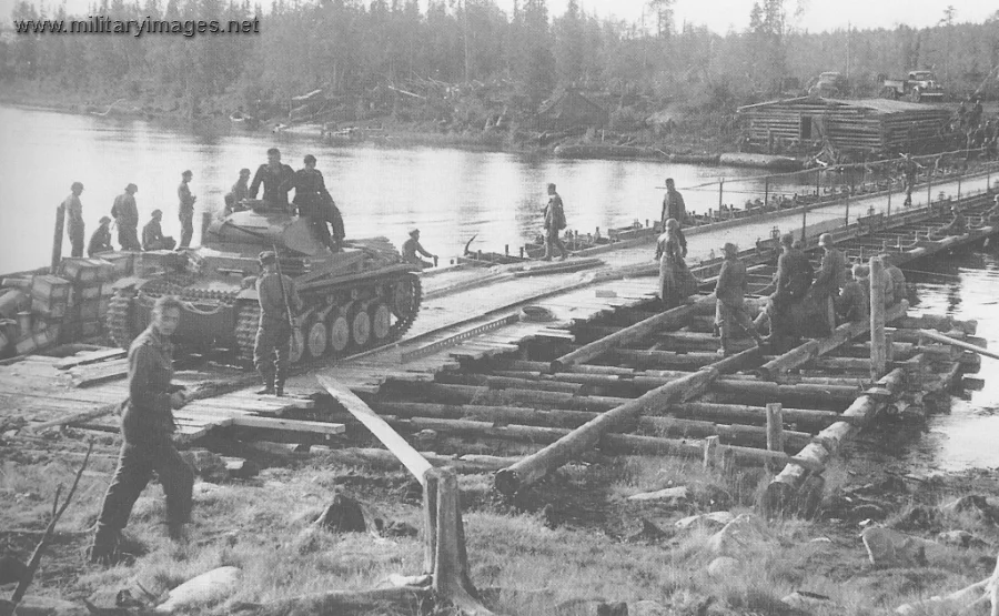 Pontoon bridge over Sohjananjoki river