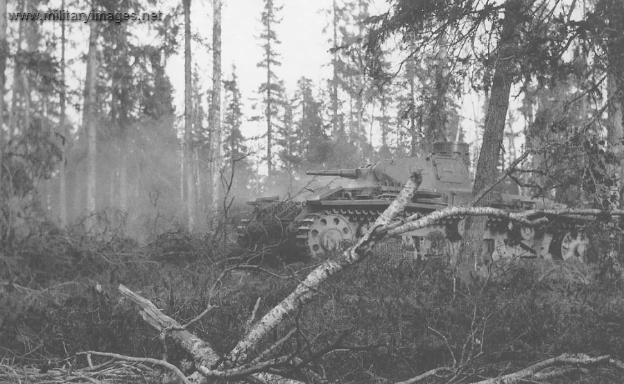 Pz.Kpfw III from Panzer-Abteilung 40 in battle