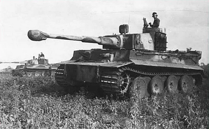 Pz6_parked_Tigers