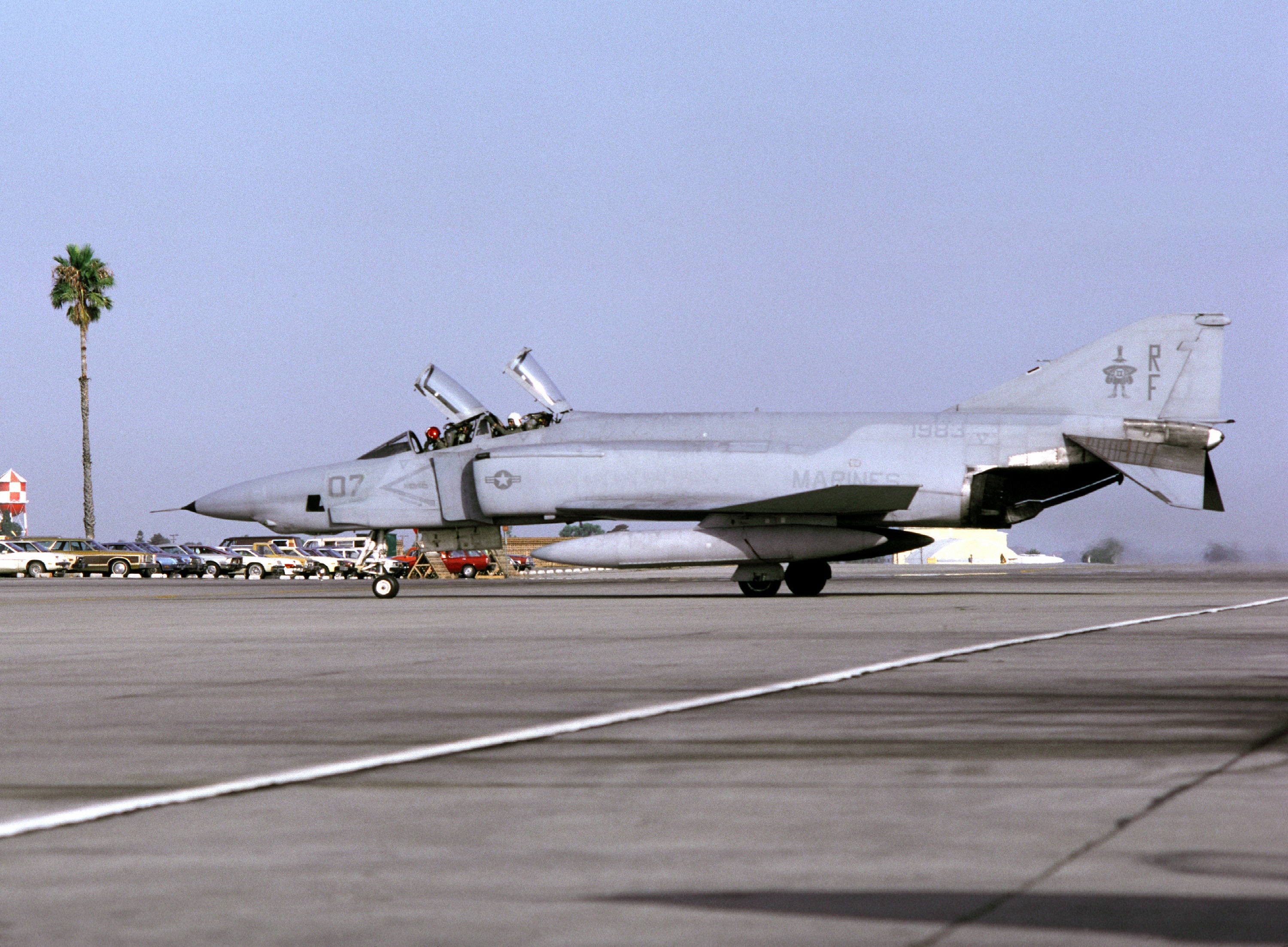 RF-4B_Phantom_VMFP-3_El_Toro_1982
