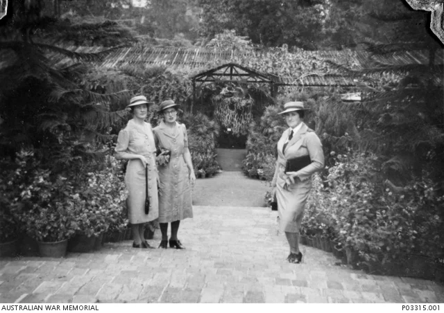 Rosetta Joan WIGHT  Far Right