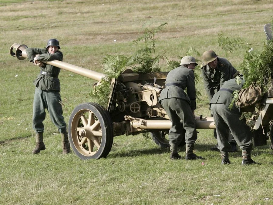 SdKfz 10 & 7.5-cm Pak 40