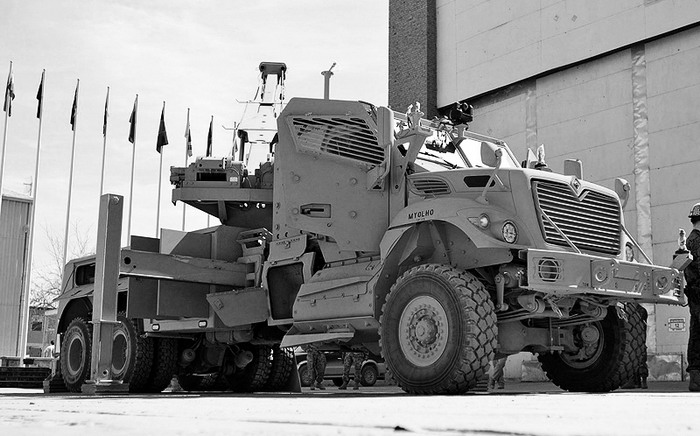 U.S.-military-receives-new-recovery-vehicle-1