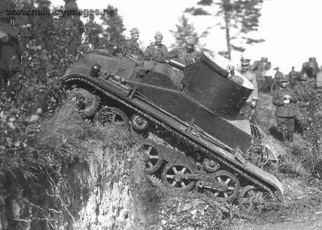 Vickers-Carden-Loyd Light Tank Model 1933 in trials