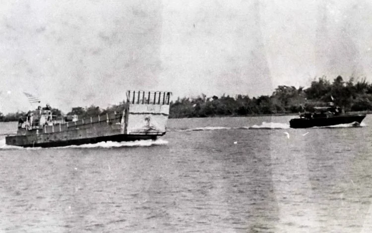 Vietnam_War_CARGO_CRAFT_AND_PATROL_BOAT1