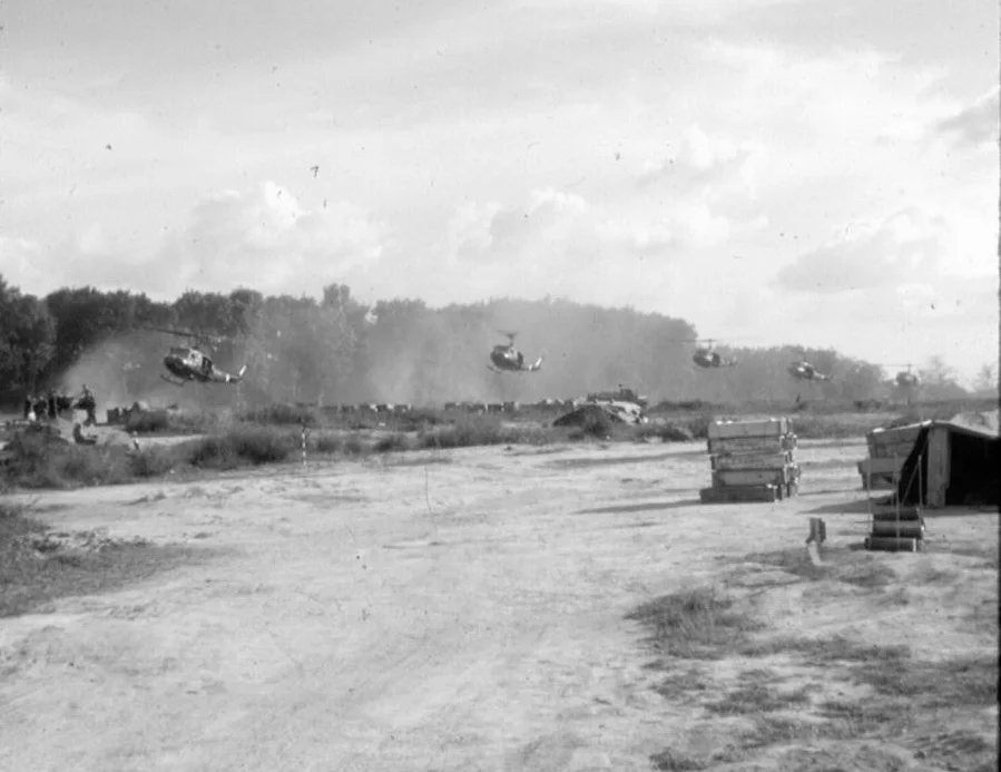 Vietnam_War_fire_base_21