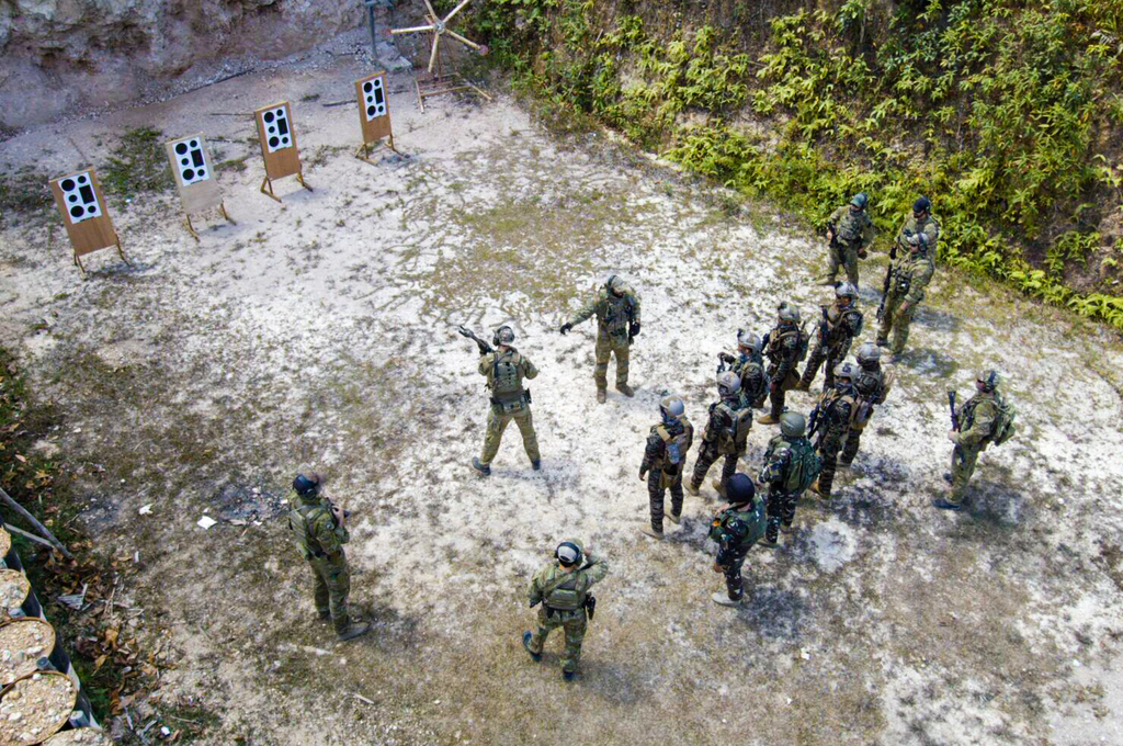 U-S-Naval-Special-Warfare-Operators-vs-Filipinos06.jpg