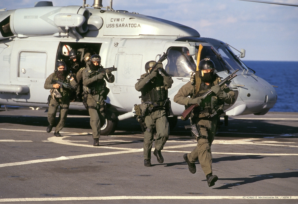 SEALs-armed-with-MP5s01.jpg