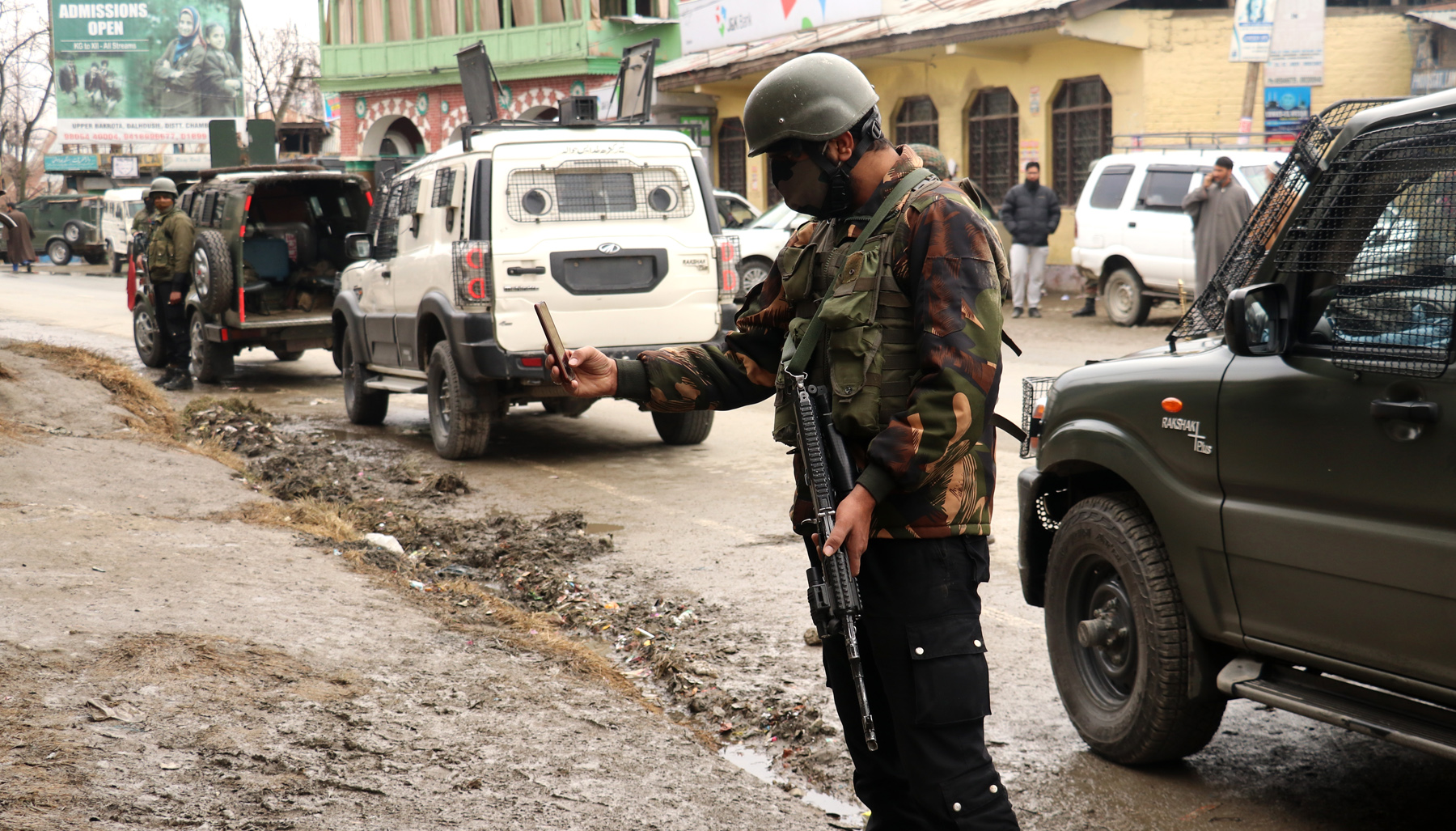 grenade-attack-at-singhpora-pattan-6-jpg.70630