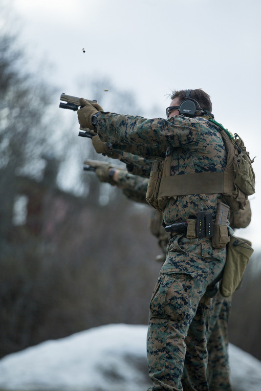 U-S-Marine-with-1st-Reconnaissance-Battalion-1st-Marine-Divisi.jpg